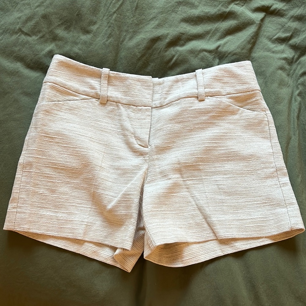 SAND COLORED LARGE BELT TWEED SHORTS